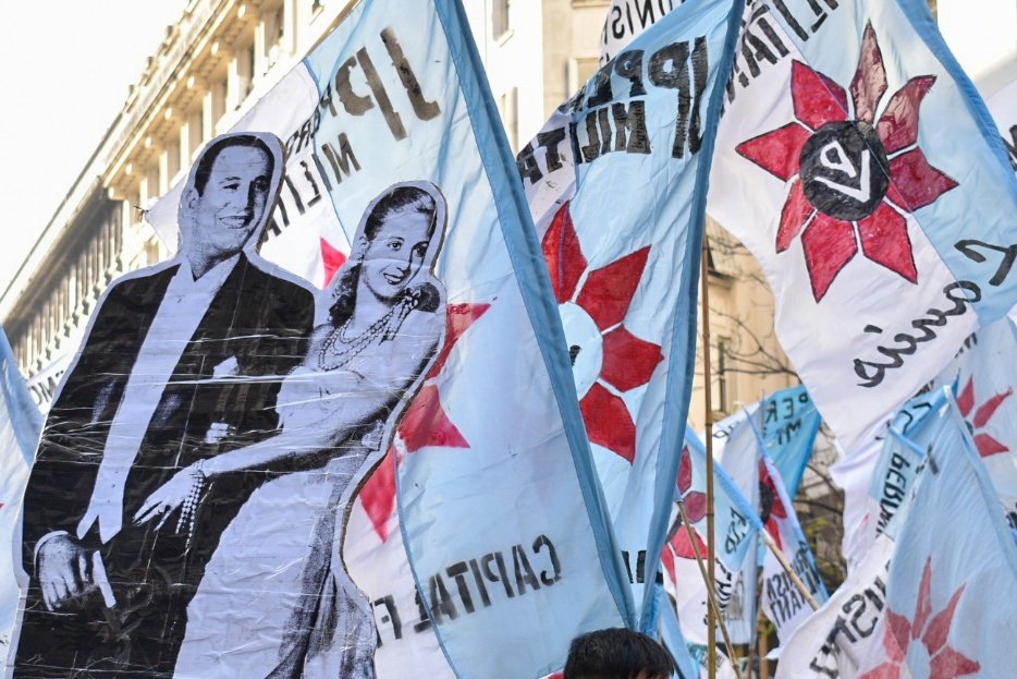 FSP_LaPlata's tweet photo. 🇦🇷 • Lealtad con lealtad se paga ✌🏼

Súmate a militar para seguir construyendo Mística y Aguante en la Ciudad de Cristina. 💙 https://t.co/FPIaNGLLwq