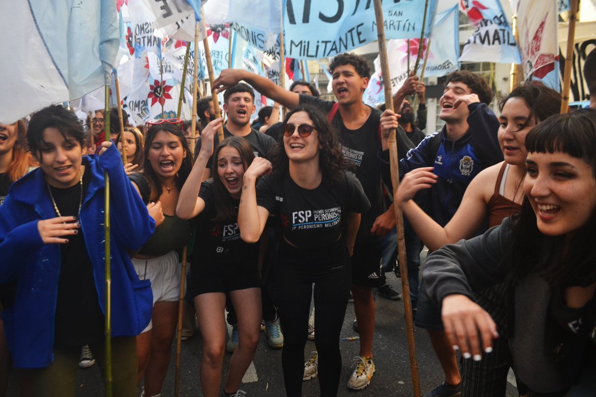 FSP_LaPlata's tweet photo. 🇦🇷 • Lealtad con lealtad se paga ✌🏼

Súmate a militar para seguir construyendo Mística y Aguante en la Ciudad de Cristina. 💙 https://t.co/FPIaNGLLwq
