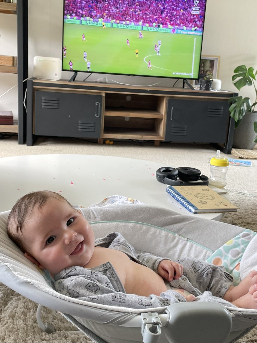 liviacarvlho's tweet photo. Luca é o único corinthiano sorrindo nesse momento.
Assistindo aqui de Auckland - Nova Zelândia #CdBPeloMundo https://t.co/DBl8iV1pW7