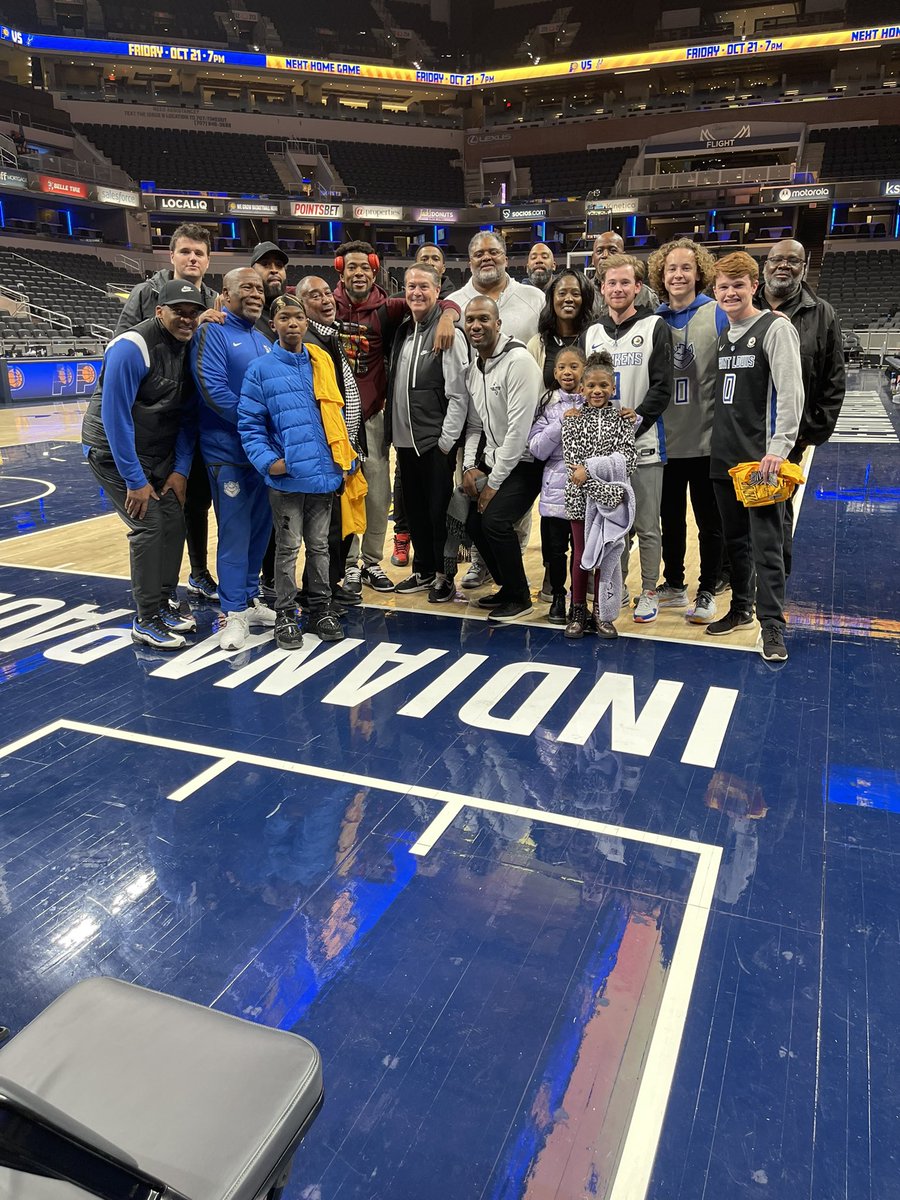 CoachTFord5's tweet photo. Fun night supporting @JGood_0 and the @WashWizards !! Opening night @NBA  ...Wizards 1-0, Congrats! https://t.co/P1kIu06DYl