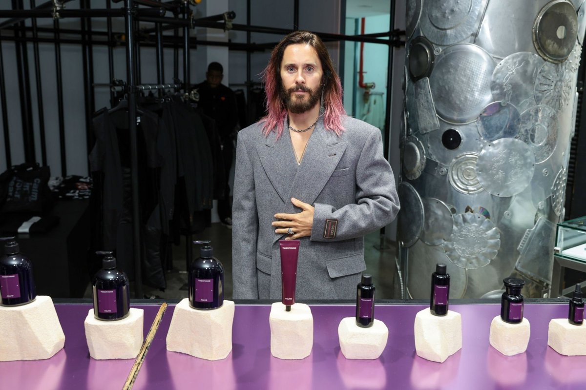 MorbyLeto's tweet photo. Jared Leto at Dover Street Market introducing his new skincare brand Twentynine Palms in NY 💜 (Oct 19, 2022) https://t.co/mE3183tFKJ