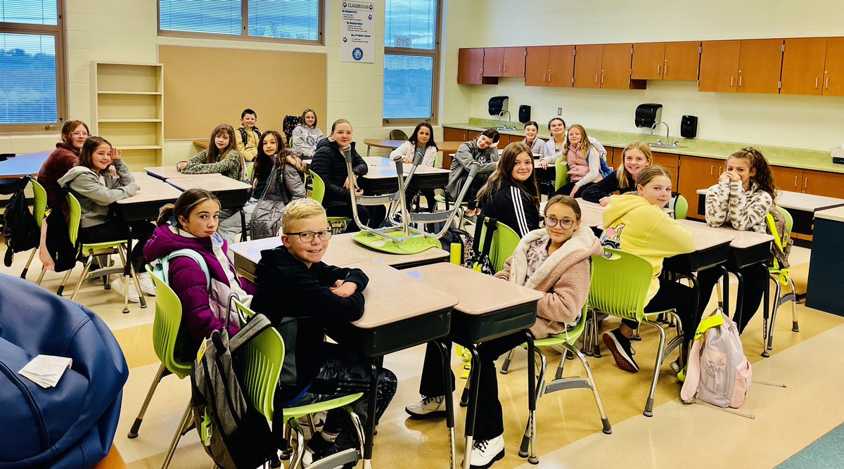 CaseyRaeK's tweet photo. The Bobcat Council @Hamilton_BPE arrived extra early today to plan and organize a festive event that contributes to school spiritβ¦.Boo Grams! π #DevelopingLeadership #GrowingGreatness #StudentVoice https://t.co/PtuFDzFrVJ