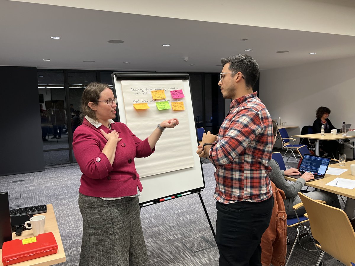 @RGBerkson  and @dusanka  lead the discussions on Day3, when the participants have a chance to put into practice what they learned earlier in the course, working on a design for their own training #TtT @connectingsci @TheCGPS @UKRI_News