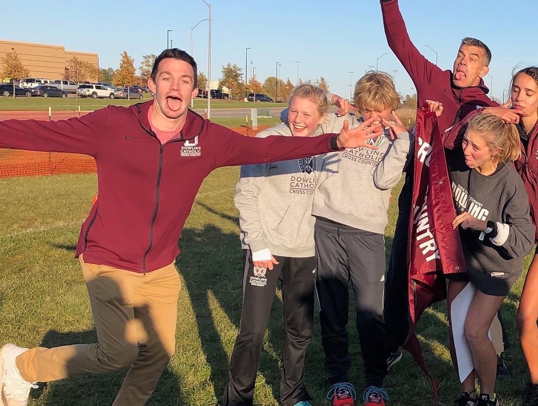 The classic “we’re going to State” picture, version 4
🙌🤪
<a href="/DowlingXc/">Dowling Girls XC</a> #RollRoons