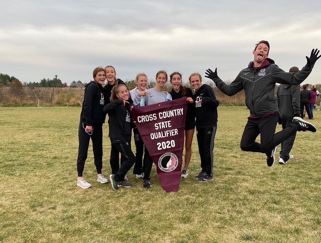 Coach_Grifjaws's tweet photo. The classic “we’re going to State” picture, version 4
🙌🤪
@DowlingXc #RollRoons https://t.co/Xon1z8Fh0K