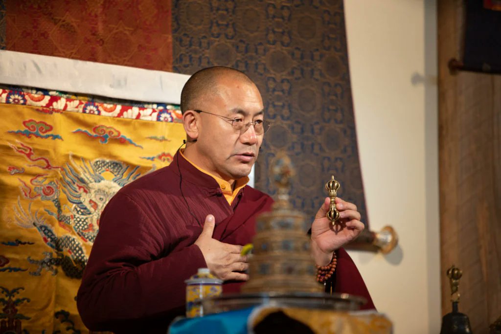 PowerofMindBook's tweet photo. Directing the teachings outwardly is the approach of philosophy, whereas directing inwardly becomes a practice. - #KhenchenTsultrimLodroRinpoche
Image: #KhenchenTsultrimLodro teaching at #KatogRithrod (USA) at the invitation of #KhentrulLodroThaye https://t.co/bEqjlFCYro