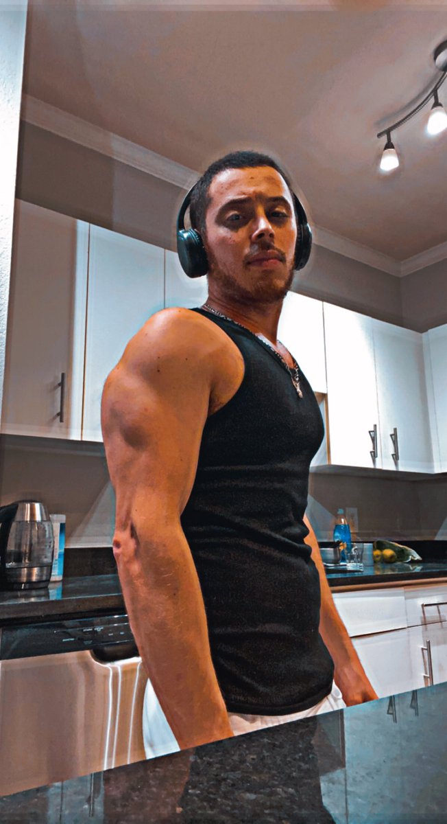 TheRealRodmahn's tweet photo. Pump through 💪🏼 
#gay #LGBTQ #badboy #muscles #persian #middleeastern #fitness #muscular #masculine #mascformasc #FYP https://t.co/BWl4gpZq7Y