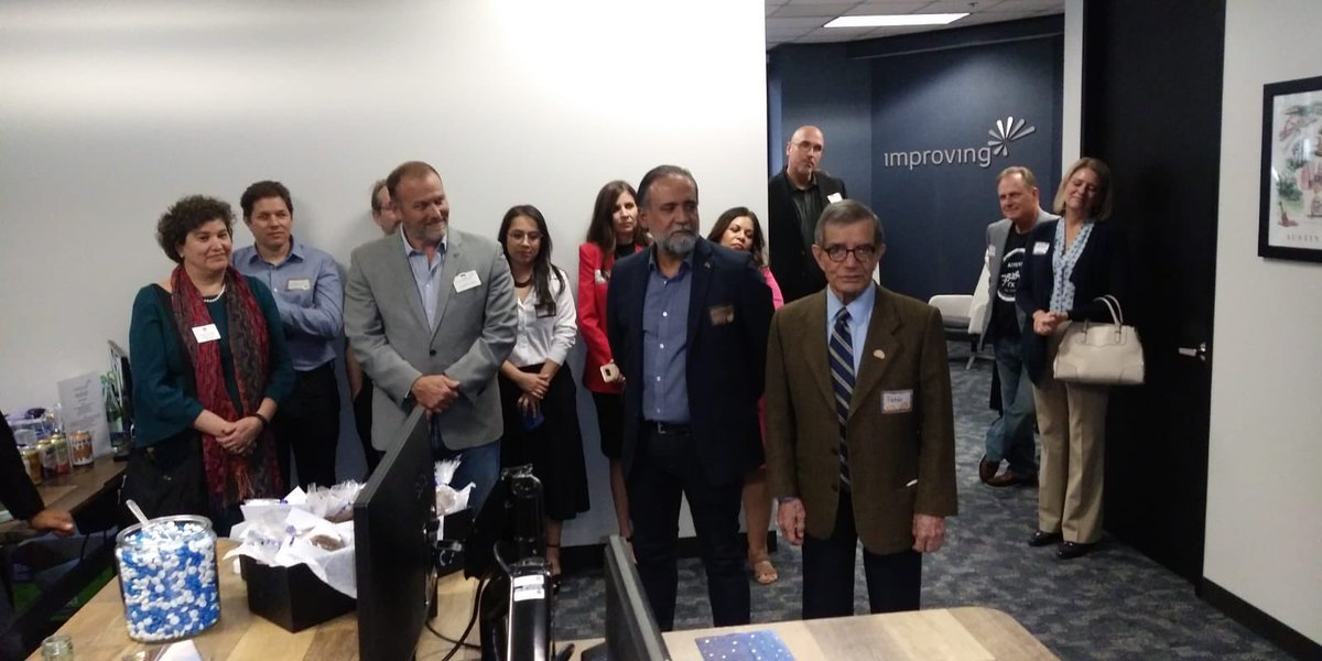 ConsulMexAtn's tweet photo. En días recientes el Cónsul General @p_marentes estuvo presente en la inauguración de las nuevas instalaciones de la empresa @improving en Austin. Fundada por un mexicano, esta empresa cuenta con 2 oficinas en 🇲🇽 (Ags y Gdl) y cuenta con 1,600 empleados en todo Norteamérica. https://t.co/0zbMGeZp1Q