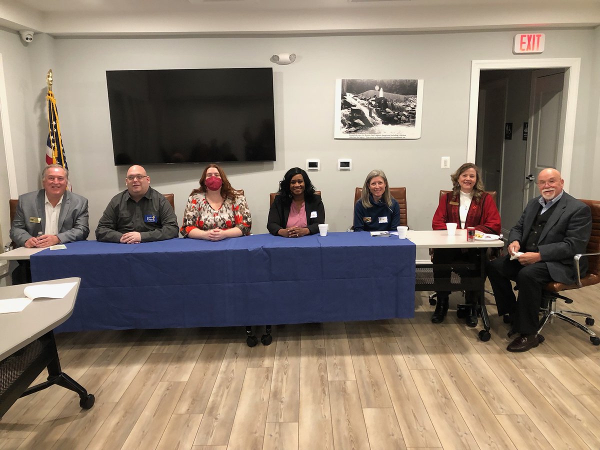 bduck4delegate's tweet photo. Had a great meet and greet in Linganore with @andrewjduck @KWBickel @FriendsofRae @carleahsummers @LisaJarosinski and Millicent Hall. 

Thanks for coming out everyone. #vote #VoteBlueIn2022 https://t.co/EpRumO1Sub