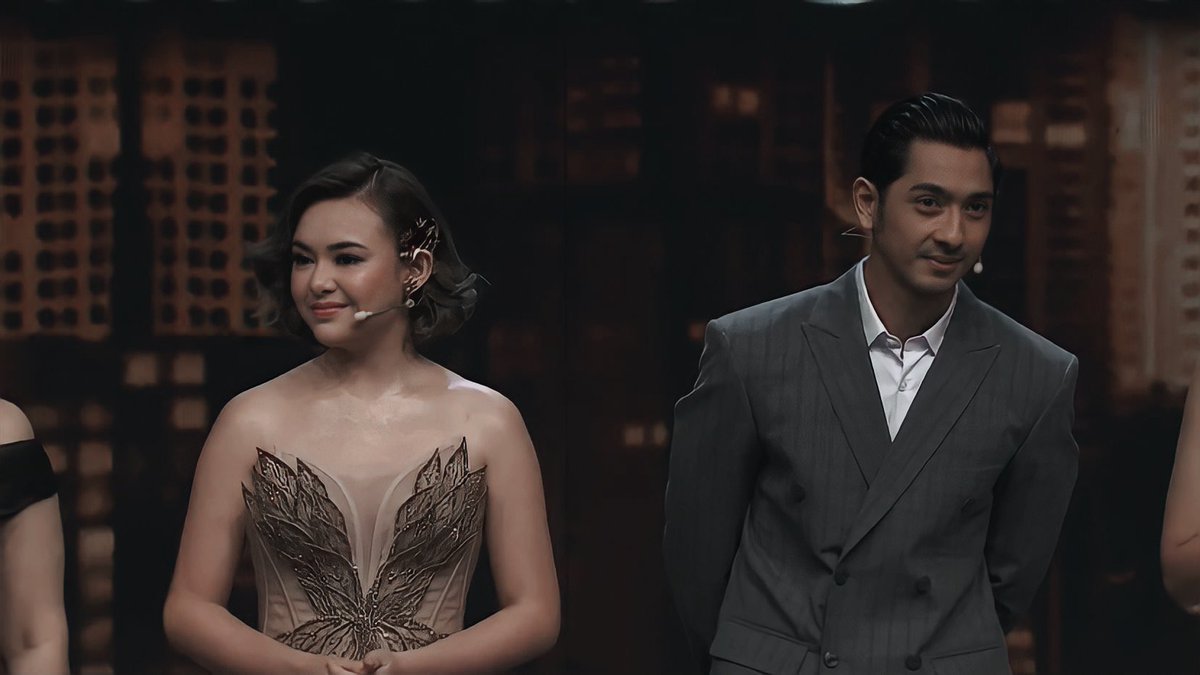 kihogiry's tweet photo. Heyy kalian..
Capek ya pura2 jadi orang lain?!
Pura2 gk peduli
Pura2 gk liat
Pura2 gk tertarik..

Tapi ketulusan dan cinta gak bisa ditutupi, mata kalian sangat lantang bersuara, berteriak dan mengatakan "Kami Saling Mencintai, Kami Saling Memiliki.. Siapapun Jangan Halangi Kami" https://t.co/T5A0chaCSV