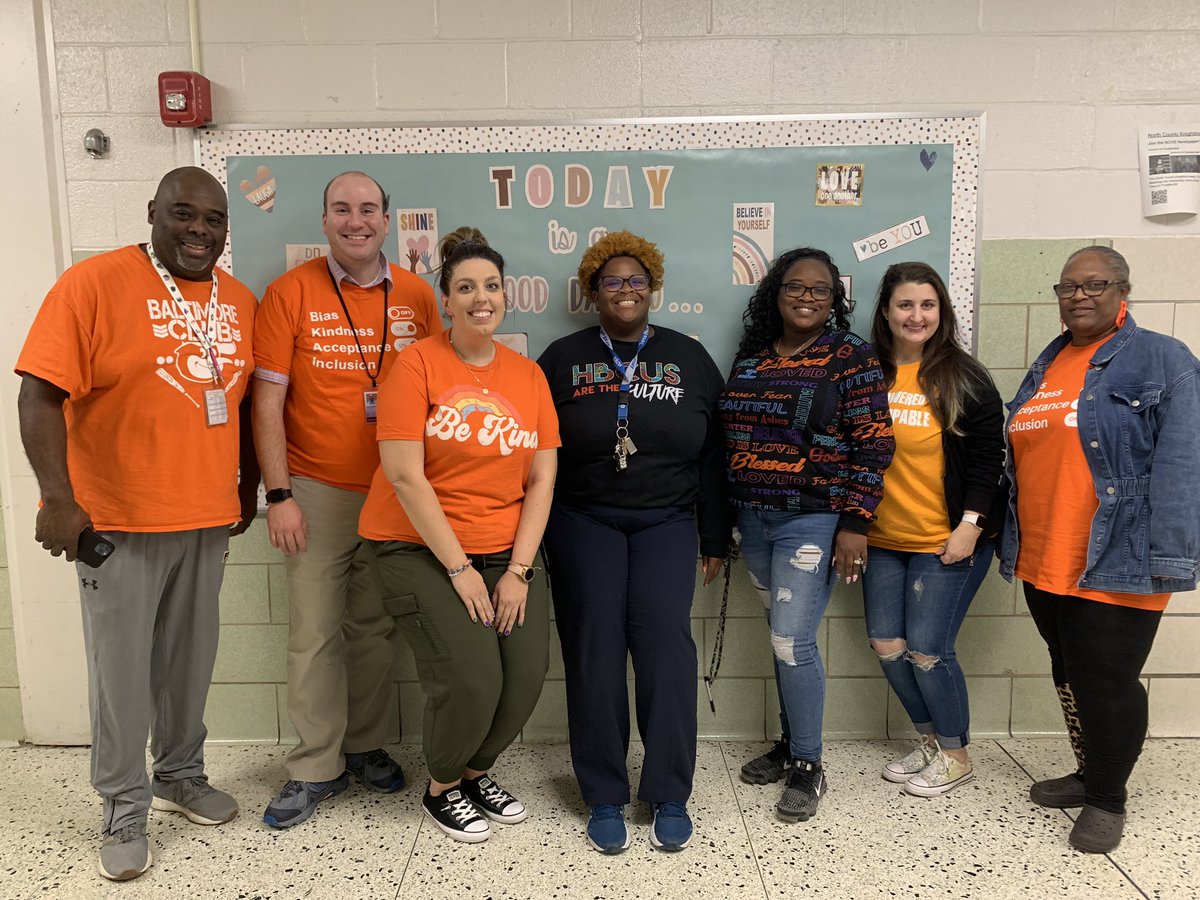 EveningHSaacps's tweet photo. The #NCEHS staff supporting our #UnityDay2022 initiative! These Owls go out of their way on a daily basis to build great relationships with students, day and evening! @AACountySchools @EveningHSaacps https://t.co/YH3AnrXhx6