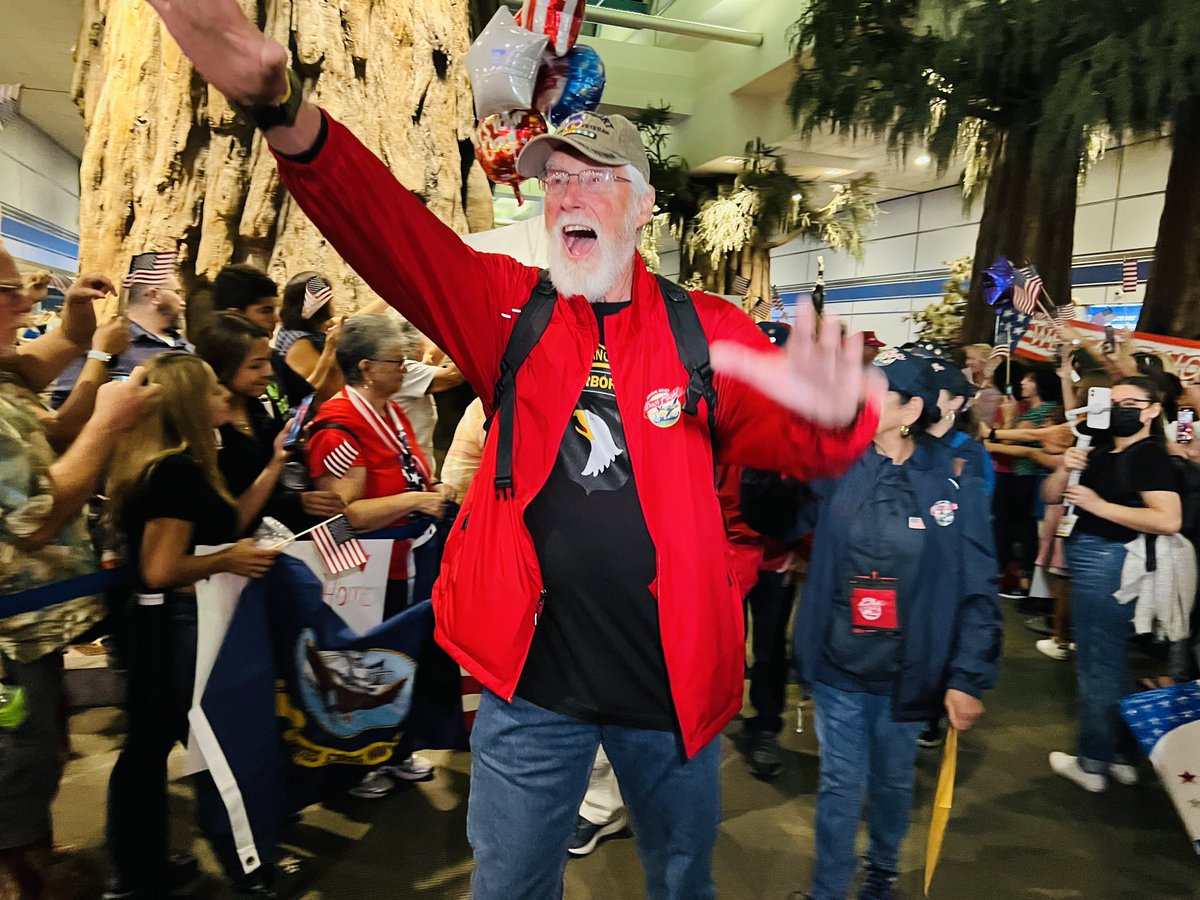 DwelleKMPH's tweet photo. Vietnam Veteran, Army Staff sergeant Gregg Pullen, gets a long awaited welcome home. #centralvalleyhonorflight https://t.co/FwLVGQuUNm