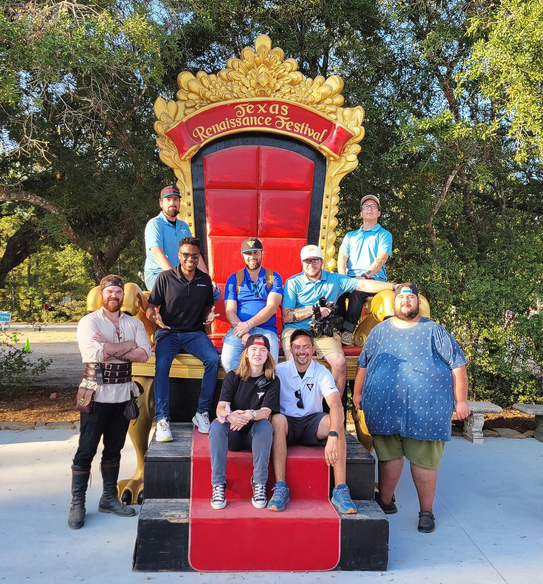 CoastingThunder's tweet photo. All smiles at the Texas Renaissance Festival ⚡️ Going again soon! We just can't get enough of @texrenfest 🏹🍗🗡🍻 #texasrenaissancefestival https://t.co/TG3ZhOzSzi