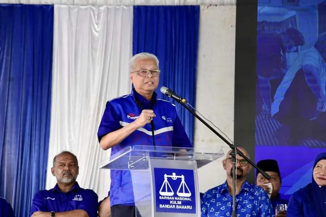 AnanthanSoma's tweet photo. Majlis Pelancaran Gerak Kerja Pilihanraya BN Negeri Kedah Sempana PRU-15 di Dataran Serdang, Pekan Serdang, Kedah.
#DrSAnanthan #TYTTSV #DSIS #MIC #Kedah #PRU15 #KeluargaMalaysia
#BarisanNasional
#KestabilanDanKemakmuran https://t.co/Ku6CNUQu95