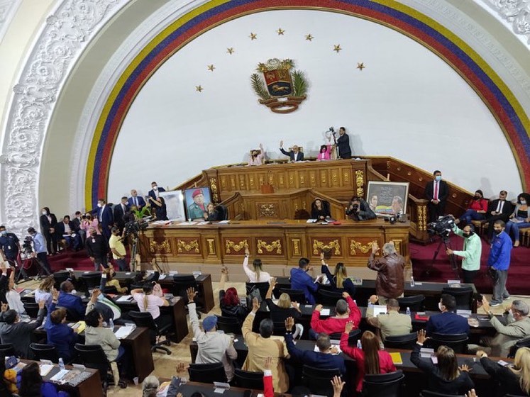 Ginkellys's tweet photo. También quedaron aprobadas en segunda discusión los Proyectos de Ley:

✅ Ley Condecoración Orden Gran Cacique Guaicaipuro "Guapotori Guaicaipuro”

✅ Ley que Regula el Uso del Nombre, Titulos y Efigie de El Libertador Simón Bolivar.
Seguimos en Victoria 🇻🇪🇻🇪

#PuebloUnidoYActivo https://t.co/I4xhznpq6M