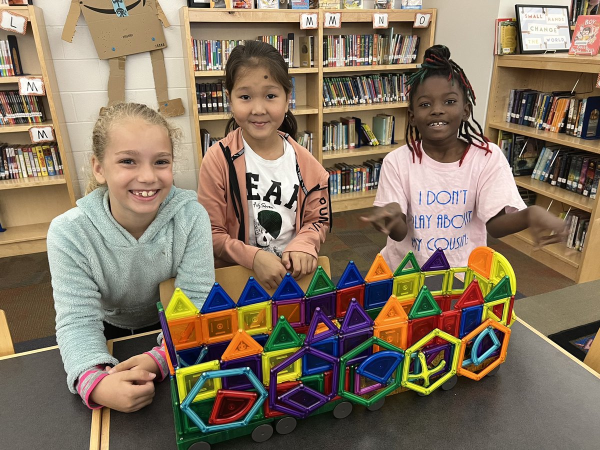 21Libnic's tweet photo. When you have 2 new students you pair them with a strong pilot! Now we are all teammates and friends! #WeAreAviators https://t.co/1Bw8UF2iga