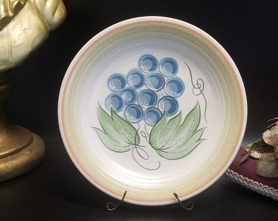 LauraCharbonnea's tweet photo. Vintage Fruit by Franciscan https://t.co/x5Eb7Ibe2g via @EtsySocial #jewelry #fashion #LadiesTeaParty #EnglishHighTea https://t.co/RNw2Yt8Mv5