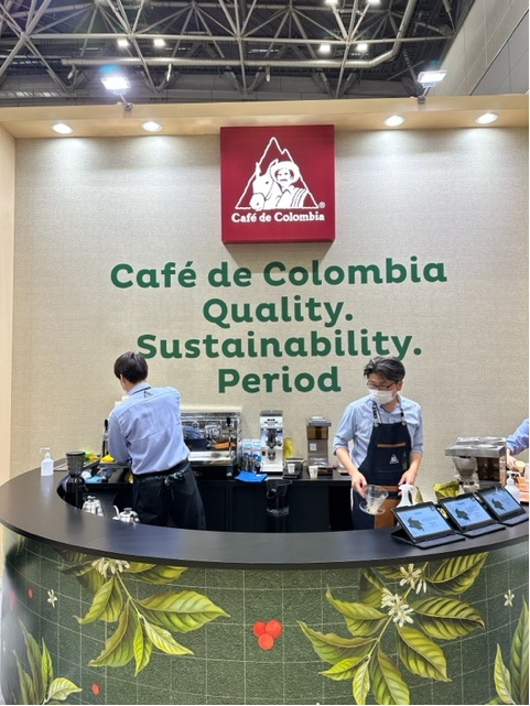 juancagomeza's tweet photo. Apoyamos a nuestros empresarios de café sostenible y cultivado en territorios de paz, en varias catas para degustar el aroma y diversidad de las regiones de Colombia. https://t.co/dNFoPoVi9O