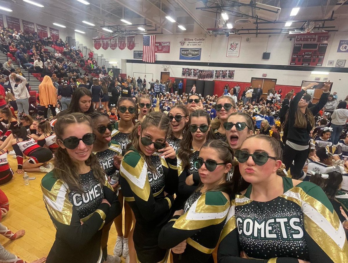 Royal Comets Cheer tweet media