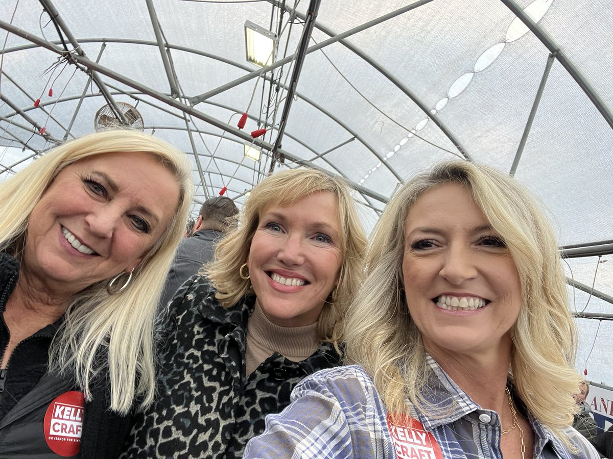 staton_sandy's tweet photo. Enjoyed the Garrard County Republican Party Fish Fry! @RogerSchott @RandPaul @JShellKY https://t.co/vYCNaw3U28