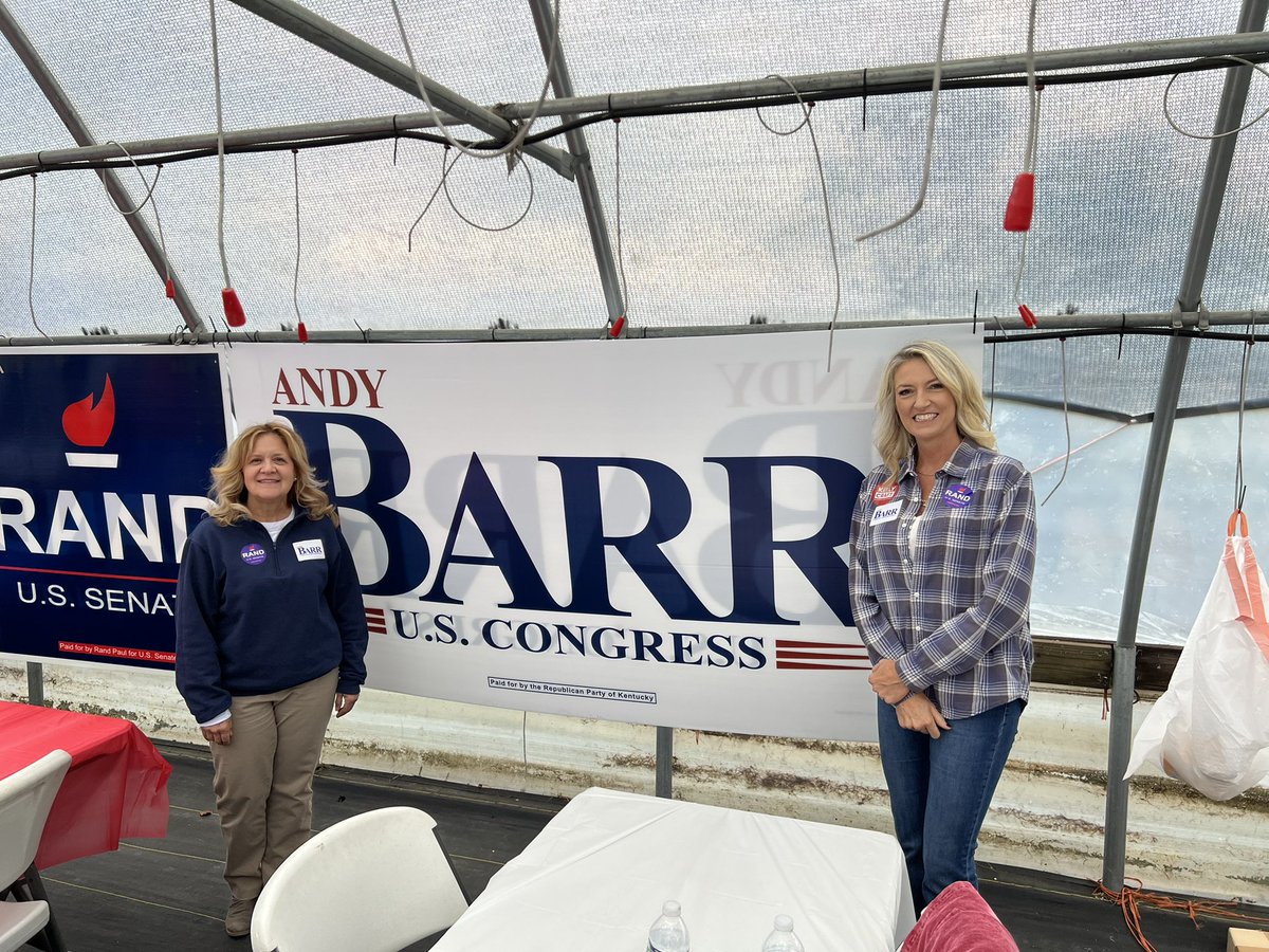staton_sandy's tweet photo. Enjoyed the Garrard County Republican Party Fish Fry! @RogerSchott @RandPaul @JShellKY https://t.co/vYCNaw3U28