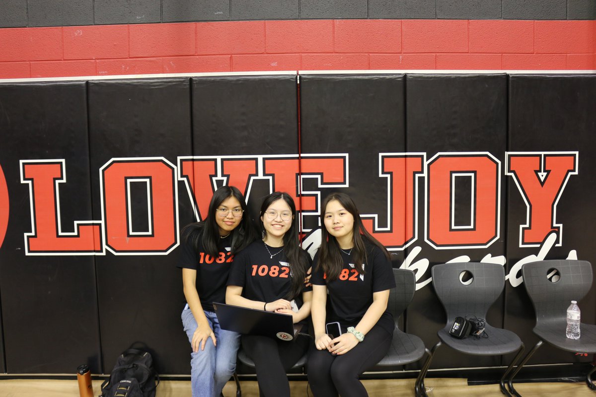 lovejoyrobotics's tweet photo. Congrats to #1082X - Infinity's End - who ended the day winning the DESIGN AWARD and being ranked 4th in Skills and 6th in Qualification Matches. #RobotDesign #DesignAward #LovjeoyRobotics #STEM https://t.co/P2dsRQjJCp
