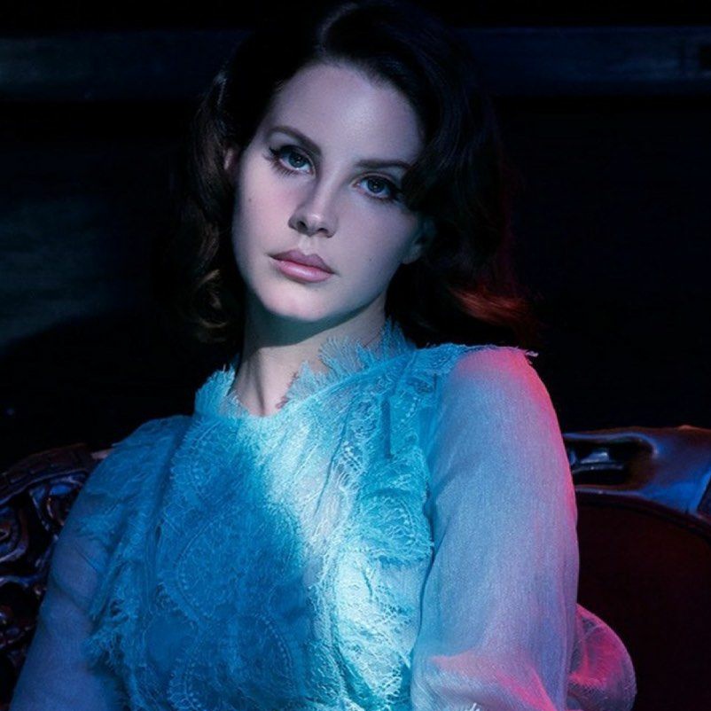 lanadelreynbr's tweet photo. 🚨 É AMANHÃ: Falta apenas mais uma meia noite para o lançamento da faixa "Snow On The Beach" de Taylor Swift com Lana Del Rey.

A pergunta que não quer calar é: Venceremos ou Tombaremos? 👀 https://t.co/Psspp3KEzu