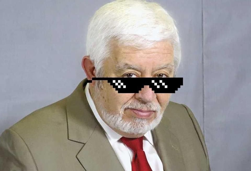 HugoChappaloni's tweet photo. No crees en los ovnis pero creíste en @lopezobrador_. #Ignora4T https://t.co/t5ddtkBnyP
