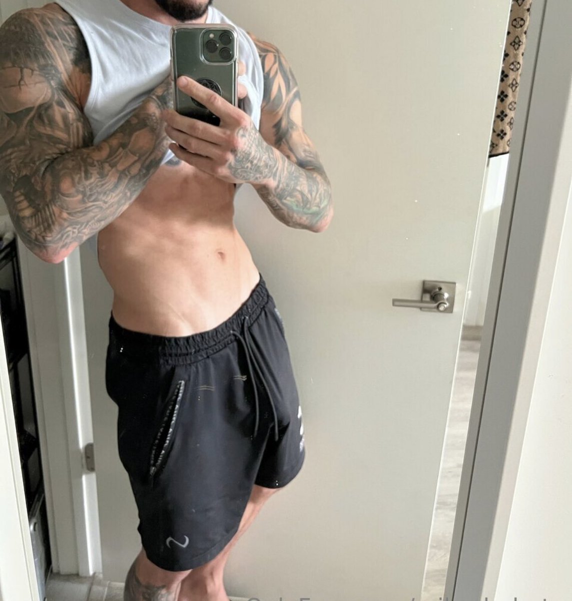 austinramsey152's tweet photo. Don’t make me cause a scene up in here. I’m demanding all my respect. I fought for &amp; showed you what Bucks could do. Put some respect on the name that paved the way for everyone in NY and Vegas employed by the Rabbit. Come let me make you say ah @VelvetRabbitNYC #cometestme https://t.co/yqxw4CYlPR