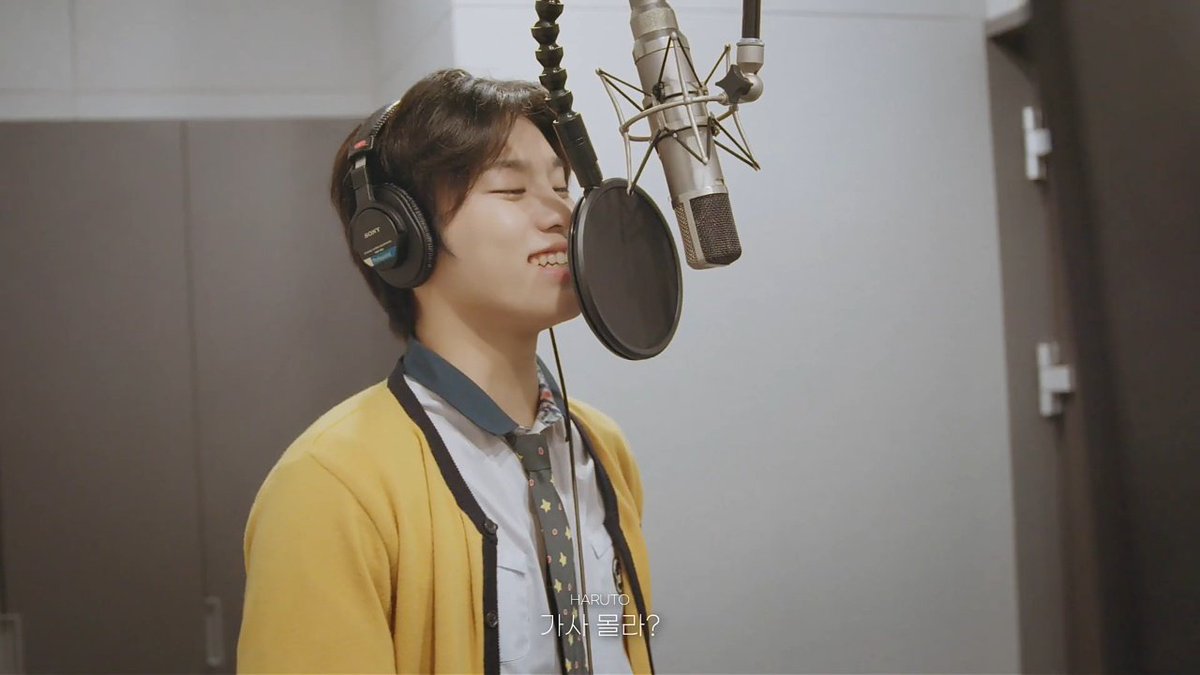 jwooxwoopy's tweet photo. jeongwoo wearing his school uniform in recording studio is so him 🥹 https://t.co/Lopv5sJg4E