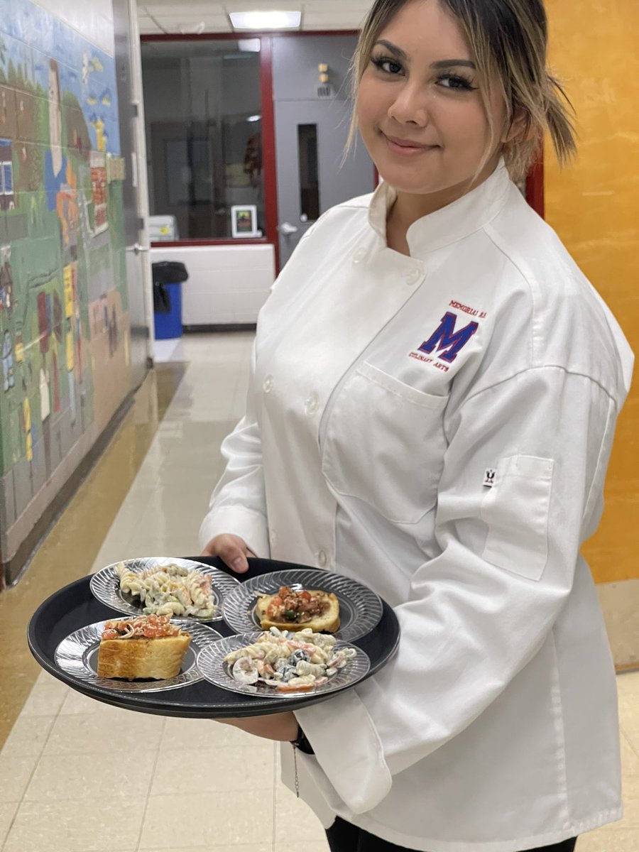 Chef_McCoy's tweet photo. What an amazing night! The MHS Culinary Arts Student had the pleasure of catering the Edgewood Lion’s Fall Social. We had such a good time! Happy Birthday Mr. Rourke A.K.A. Lion Mike! #theyworkhard #nodaysoff #cuttingedge #wecater @EISD_CTE https://t.co/4E4z4DGeM7