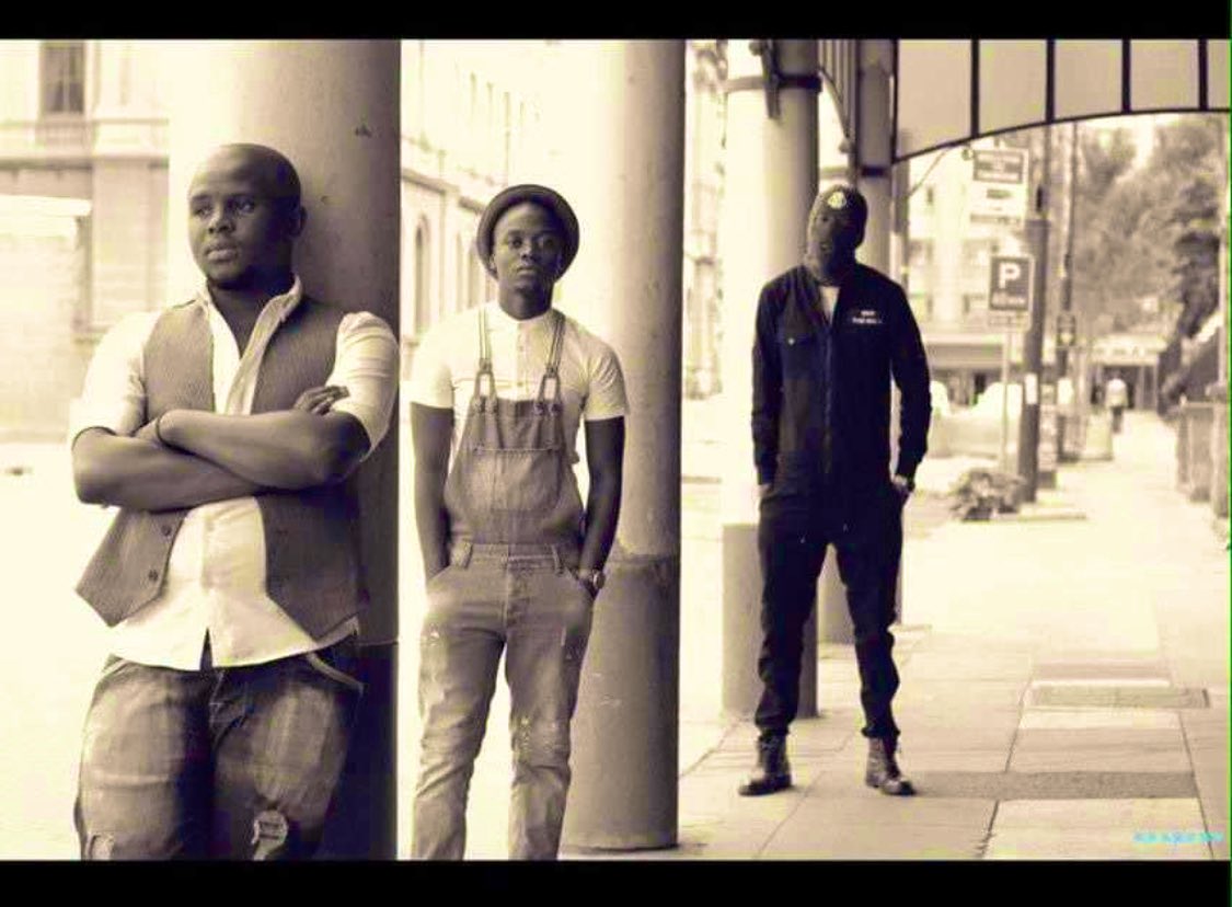 HouseOnFireSA's tweet photo. Strikers of #DeepHouse then! #GoldenBoys #TheAshmedHour @ezra_mlotshwa   @Lu_Sithole and Mzekezeke aka Oscar Mbo!! 🔥🔥🔥 https://t.co/wc8UYHQJEQ