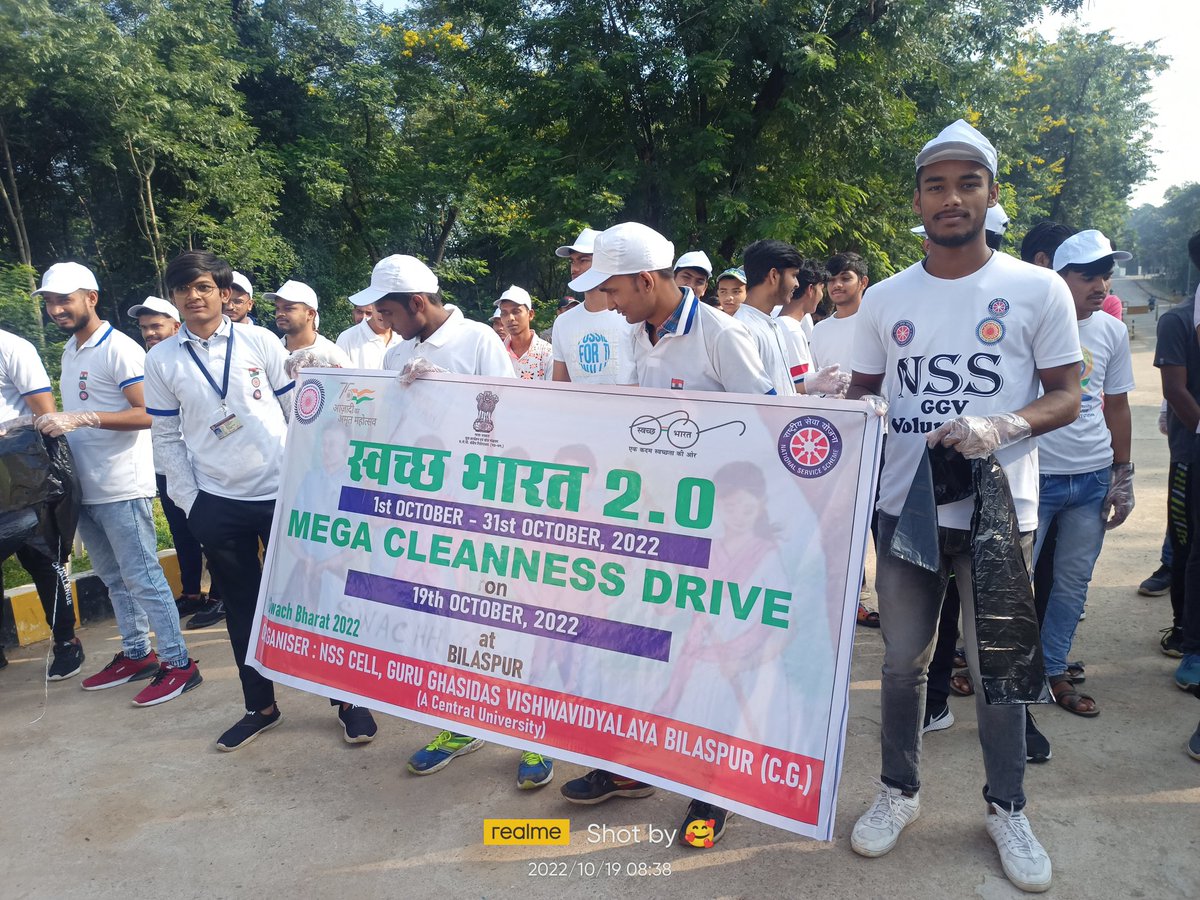Priyesh_52's tweet photo. under Mega Cleanliness Drive @nssggcuCG has collected more than 300 kg Single use plastic and garbage. Some glimpses
#CleanIndiaWithNSS
@Yasministry
@ianuragthakur
@_NSSIndia
@NSSRDBhopal
@Pankajsinghips
@askabir_
@chakrawalalok
@ggv_smc @Heyimrahul19 @NssrdD @PMOIndia https://t.co/GS5uotaRN5