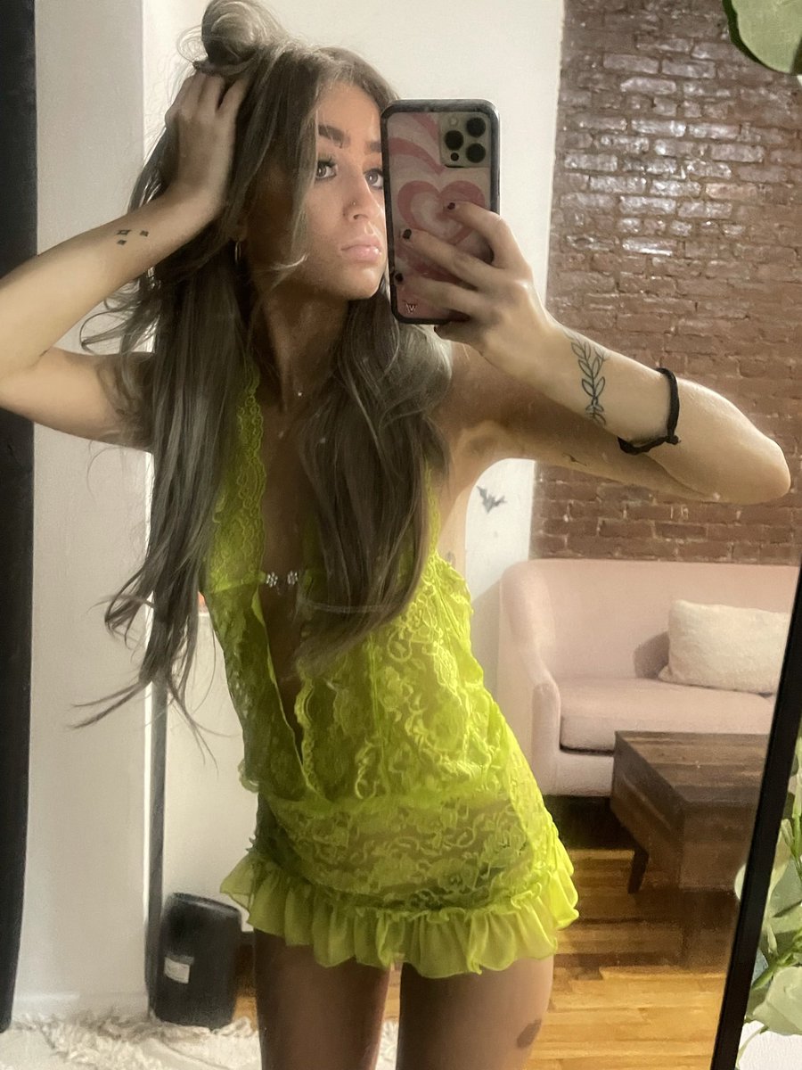 stassiewild's tweet photo. @OnlyFansMORE I’m a petite girl w perky 🍒 #of #onlyfans #accountant https://t.co/Q6bgrIsgxm for more ;) https://t.co/gMTCGYukrM