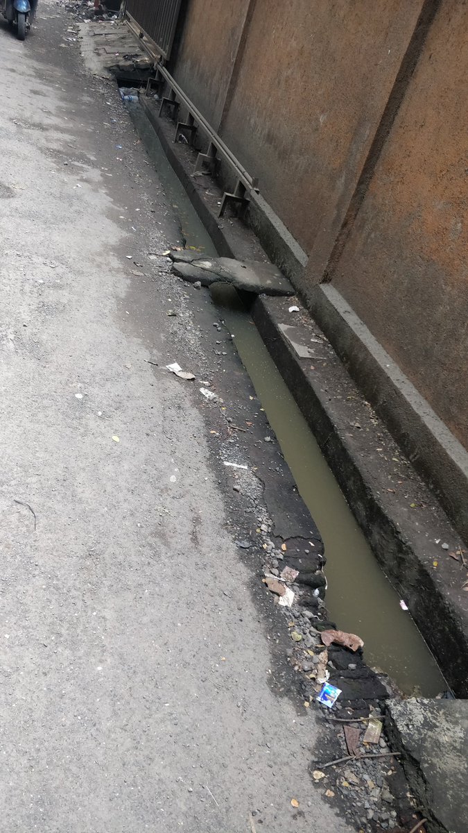AshitD's tweet photo. Sewage water is stagnant and smelling. Request you to take action. Nr. CNG Pump on LBS Road, Mulund West @mybmc @mybmcSWM @mybmcWardT @CMOMaharashtra @mihirkotecha @manojkotak_bjp @MulundMumbai @BJP4Mulund @mulund_info https://t.co/lUvPR1Os5P