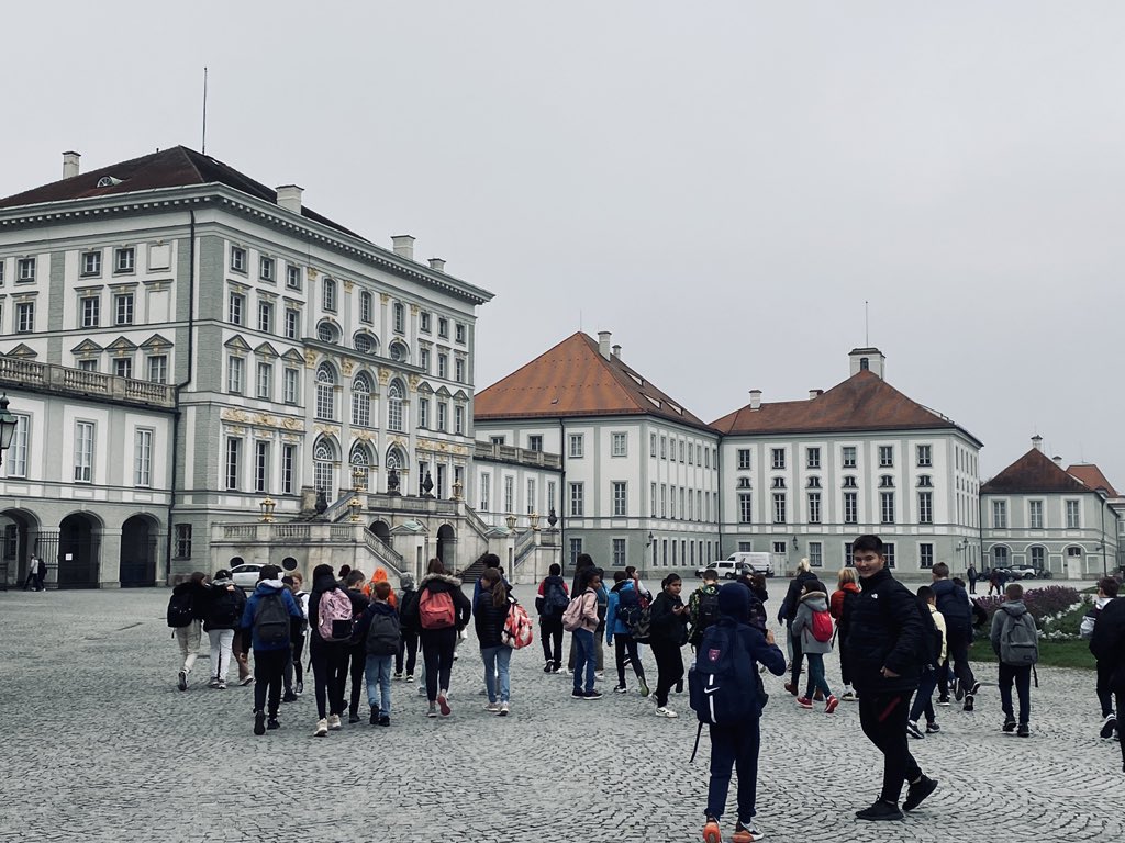 Allemagne2022's tweet photo. Une nouveau château ce matin. Nympheburg, la résidence d’été des rois de Bavière. Une petite bicoque sans prétention. https://t.co/xoowRDkHXo