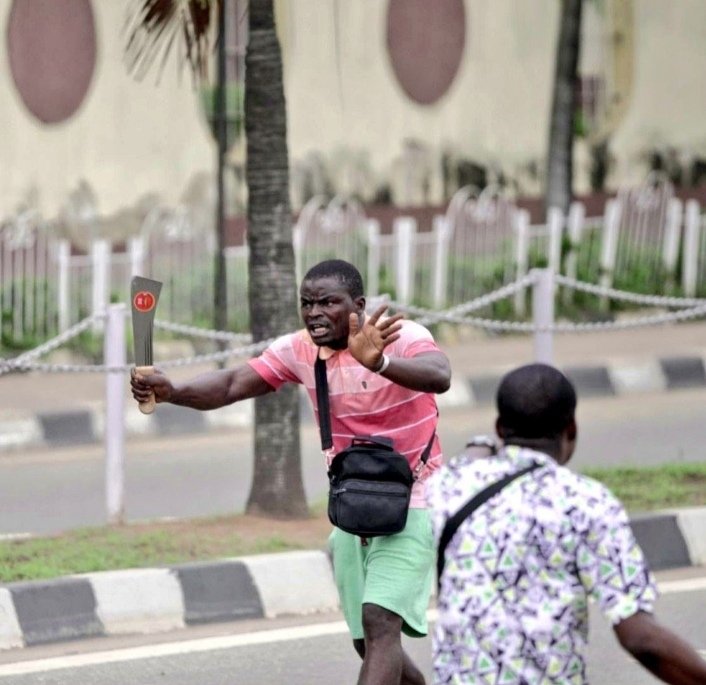 politicalplugNG's tweet photo. Sanwo-olu @jidesanwoolu and Tinubu @officialABAT have still not produced their thug after 2 years.
When Election comes he will be out causing mayhem again. 
We must serve them both double breakfast next year. APC has to go!
#LekkiMassacre
#EndSARSMemorial 
WHO GAVE THE ORDER? https://t.co/UtmxaNWxDm