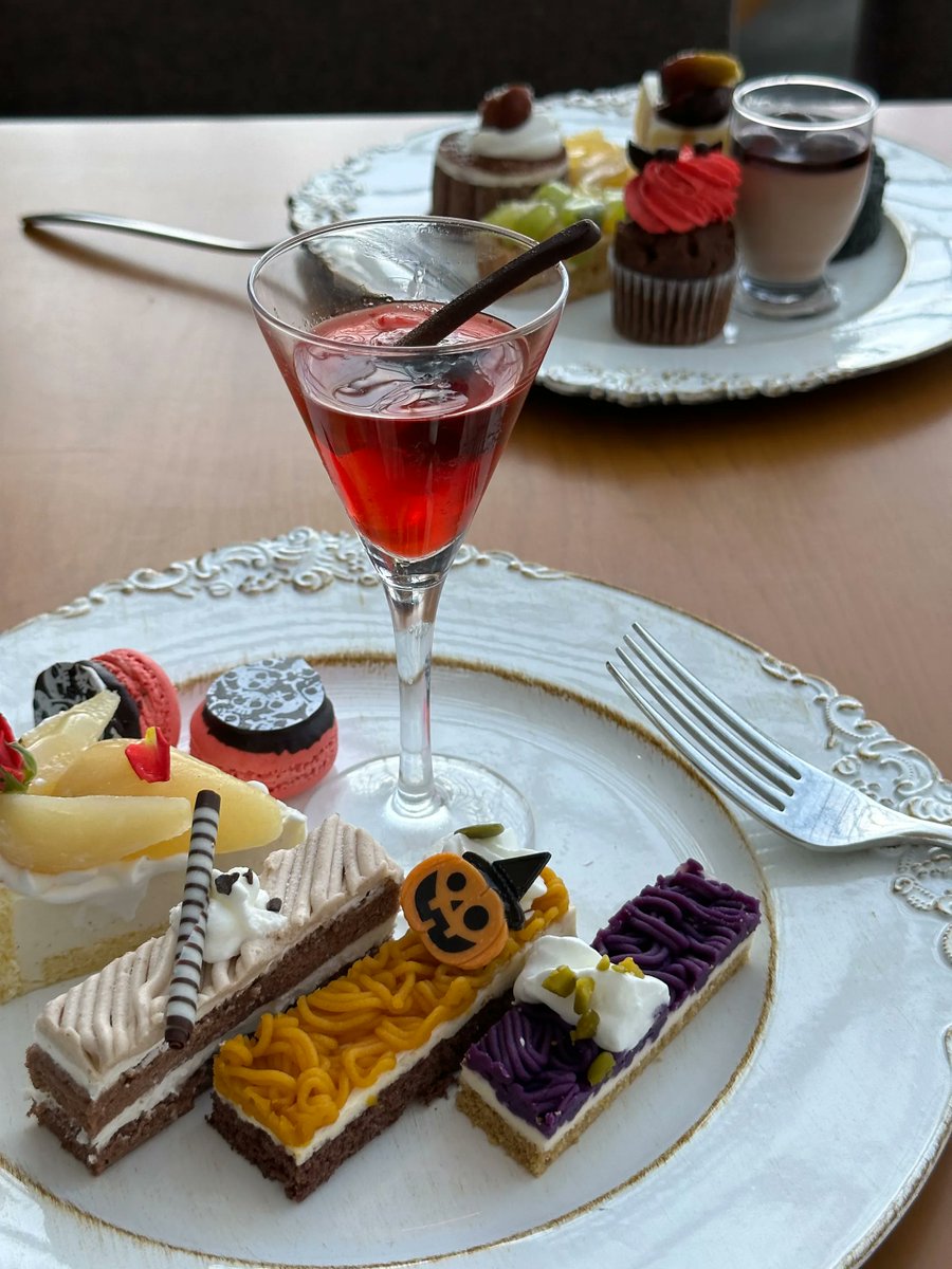 FukuokaNow's tweet photo. Halloween is approaching and where better to get into the mood than the Hilton Fukuoka Sea Hawk’s Halloween Sweets Buffet! Events for the kids too!
https://t.co/LWd4ROAeZw
#hiltonfukuokaseahawk #halloween #sweetsbuffet #fukuokasweets #fukuokahalloween @hiltonfukuokaco https://t.co/DJP3VxTW6u