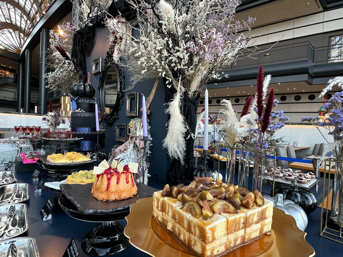 FukuokaNow's tweet photo. Halloween is approaching and where better to get into the mood than the Hilton Fukuoka Sea Hawk’s Halloween Sweets Buffet! Events for the kids too!
https://t.co/LWd4ROAeZw
#hiltonfukuokaseahawk #halloween #sweetsbuffet #fukuokasweets #fukuokahalloween @hiltonfukuokaco https://t.co/DJP3VxTW6u