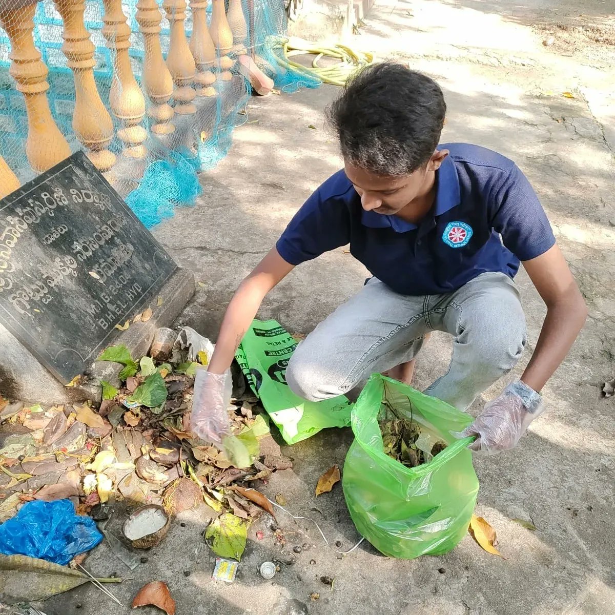NSS_Griet's tweet photo. On 19th October,Team NSS has taken part in  "CLEAN  INDIA  CAMPAIGN " at miyapur bus depot and saraswati temple-kphb.NSS volunteers undertaken  cleaning  activities at public places actively. It was a successfull event.

@_NSSIndia https://t.co/hVcTFQg6sc