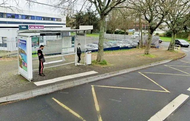 ajplusfrancais's tweet photo. Nadia Hassade, 47 ans, a succombé à au moins 23 coups de couteau en pleine rue dimanche dernier à Nantes, alors qu’elle se rendait au travail tôt le matin. Un habitant du quartier de 21 ans, qui a expliqué avoir ressenti un excès de violence monter en lui, a avoué le meurtre. https://t.co/gPXBt7Wca2