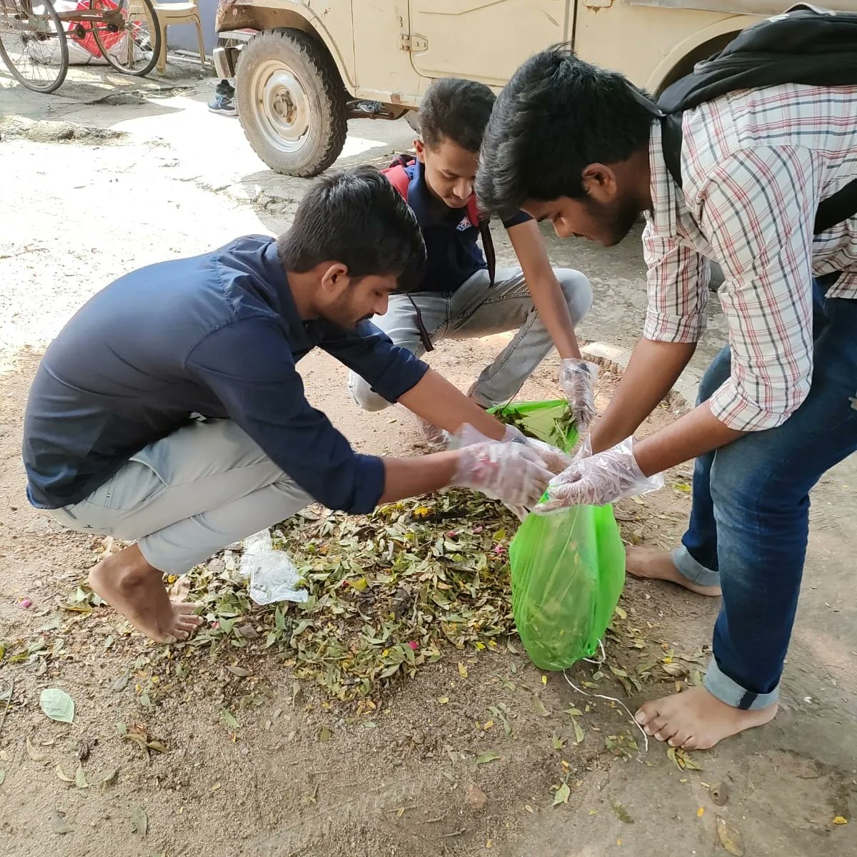 NSS_Griet's tweet photo. On 19th October,Team NSS has taken part in  "CLEAN  INDIA  CAMPAIGN " at miyapur bus depot and saraswati temple-kphb.NSS volunteers undertaken  cleaning  activities at public places actively. It was a successfull event.

@_NSSIndia https://t.co/hVcTFQg6sc
