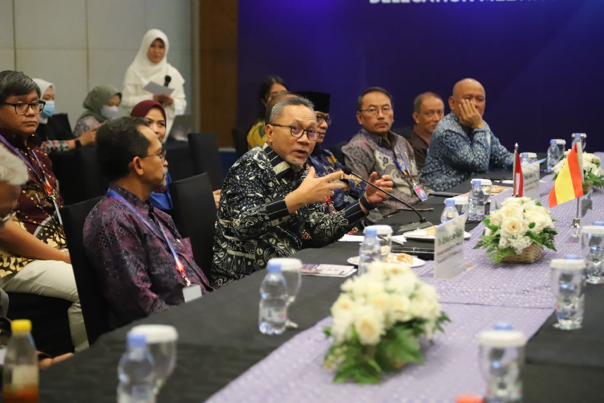 ZUL_Hasan's tweet photo. Hari kedua Trade Expo Indonesia, menerima Dubes RI untuk Spanyol dalam business dialogue Indonesia-Spanyol.

Pertemuan dihadiri delegasi pelaku usaha Spanyol, Pelaku Usaha Indonesia, serta Kadin Indonesia.

Hubungan diplomatik antara RI &amp; Spanyol sudah dimulai 46 tahun lalu. https://t.co/5fBymaln2K