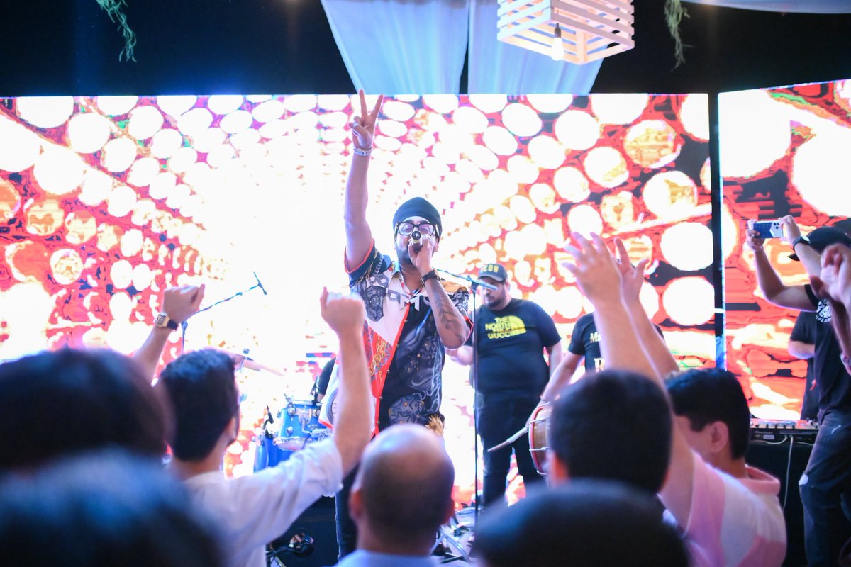 dawatpk's tweet photo. Summer waves and annual days!

Event for: @hblpak 
Venue : @beachouse48 
Music Artist : @manjmusik 

#Dawatpk #dawatevents #eventdecor #eventmanagement #eventplanner #beachparty #corporateevents #beach #love #karachieventplanners #karachi #pakistan https://t.co/LknAVMFI0m