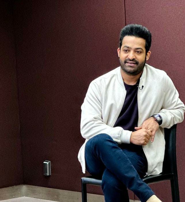 southcinemaaaa's tweet photo. Man of Masses @tarak9999 https://t.co/8041LhPkwE