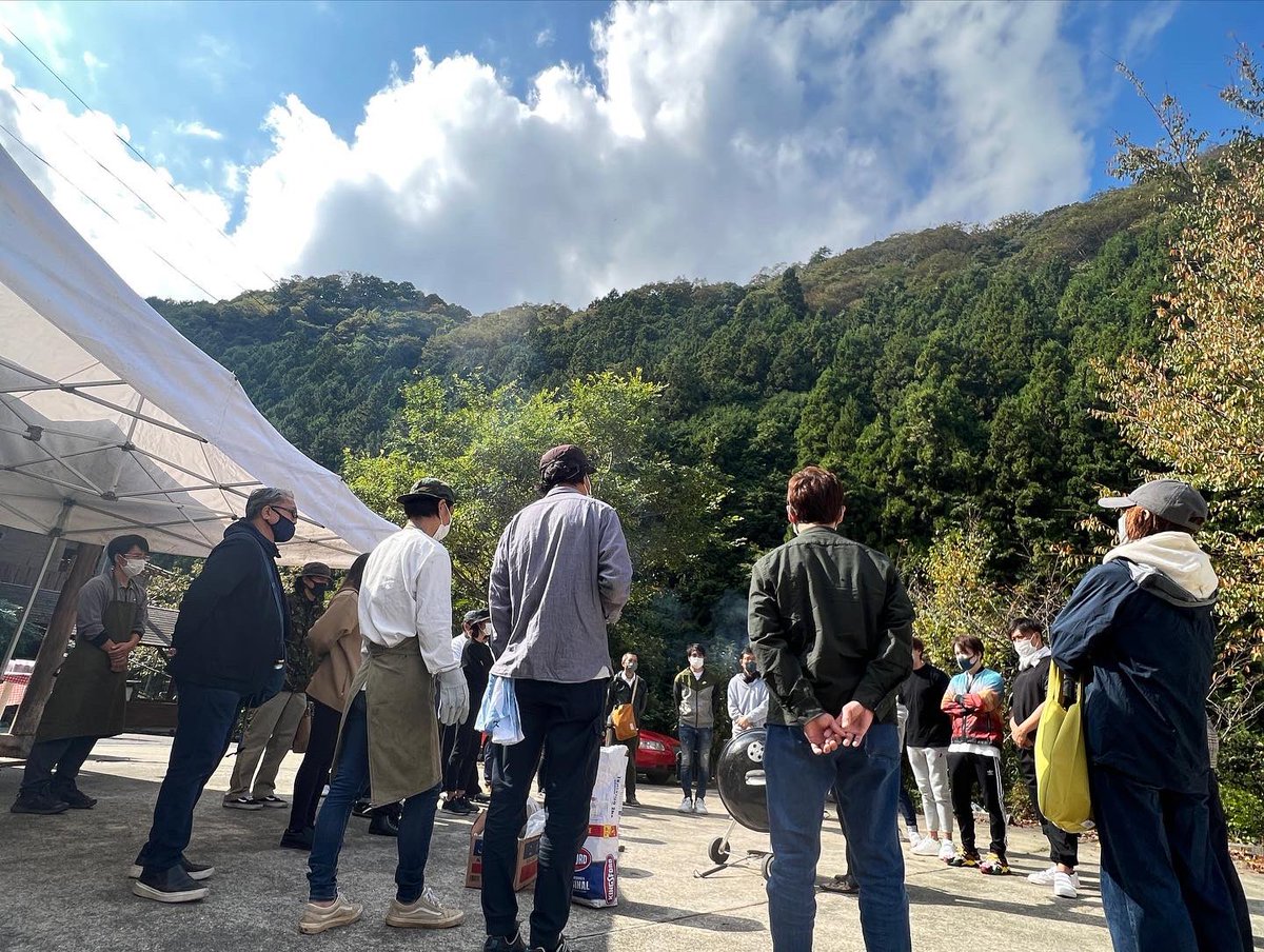 tamayuranosato's tweet photo. いい機会をありがとうございました✨
たまゆらの里スタッフも初級検定へ挑みました!
合否は後日発表ですが、
皆様が合格してますように🕊
#野外イベント #BBQ検定初級 #和歌山BBQ協会 #イベント開催 #日本バーベキュー協会 #BBQ協会 #スマートバーベキュー #JBBQA #barbecue #BBQ #バーベキュー https://t.co/5rngURf02S