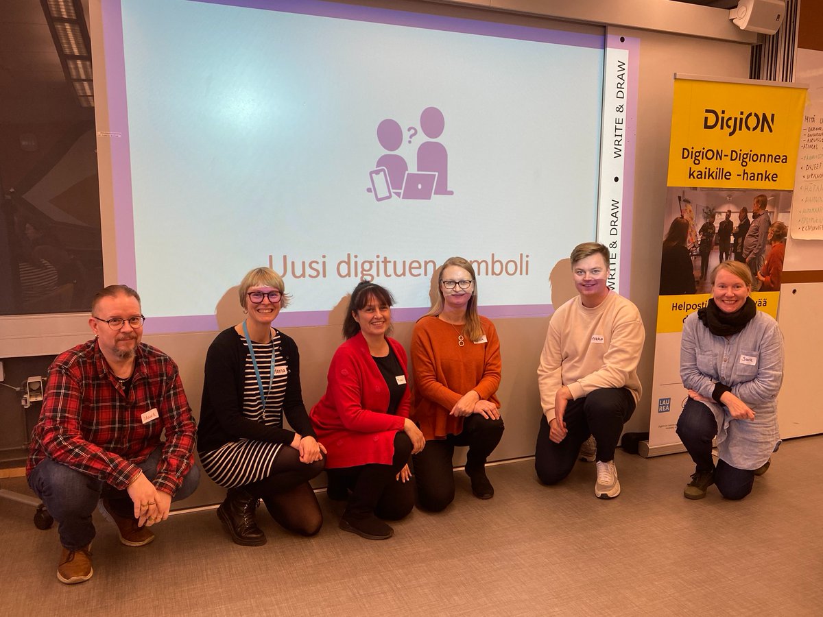 On kuulkaa uutisia luvassa! Meillä on ollut huipputiimi valmistelemassa #digituki kentälle uutta #digitukisymboli'a. Olkaa kuulolla maanantaina! Kiitos <a href="/digitaattori/">Janne Digitaattori Haikka</a> @Hanna_K_Rantala <a href="/TuulaNarva/">Tuula Närvä</a> Mikko, Saara, Minna ja Pirkko sekä muut prosessissa mukana olleet!