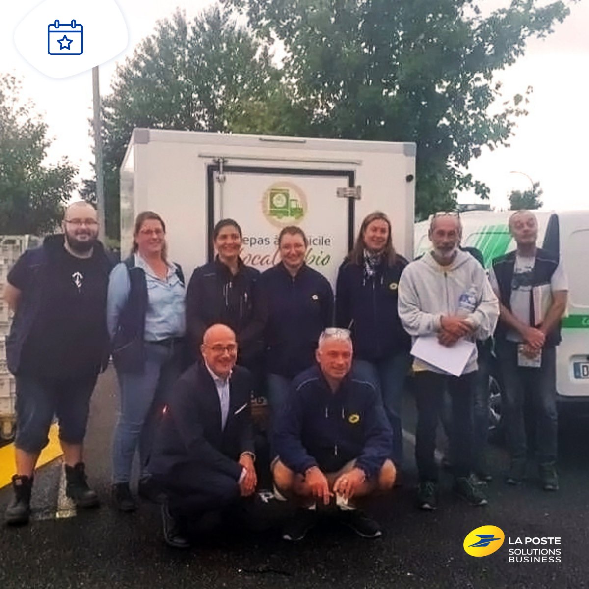 LaPosteBusiness's tweet photo. [Portage de repas]
La Poste s’engage dans la livraison de repas aux seniors résidant dans les 43 communes d'Agglopolys.

En moyenne, ce sont 370 repas qui leur sont livrés chaque jour. Bravo aux équipes pour cet engagement 👏

#LaPoste #PortageDeRepas #Santé https://t.co/aVYsst5a00