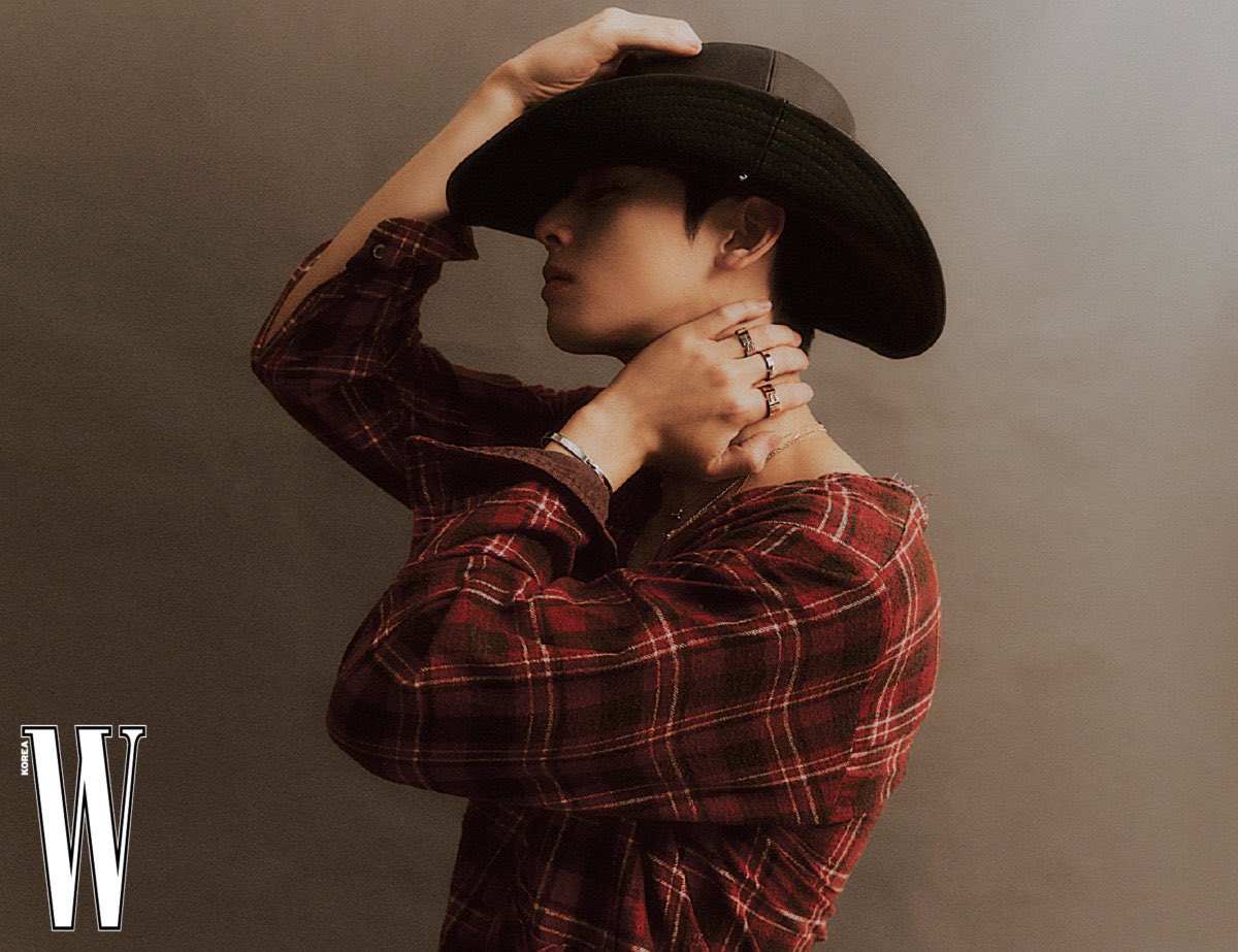 cewpics's tweet photo. *faints* https://t.co/XGEtypQhg5