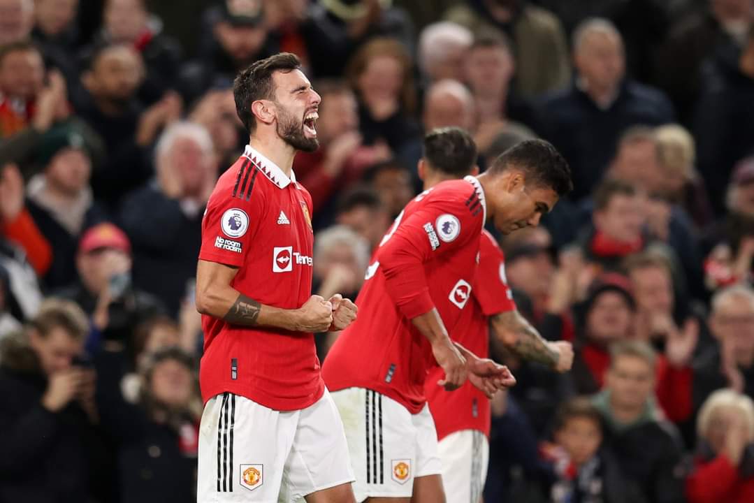 IbrahimGabow6's tweet photo. Bruno Fernandes finds the top corner to give United a two-goal lead! 👊 https://t.co/CKJs6vYLbg